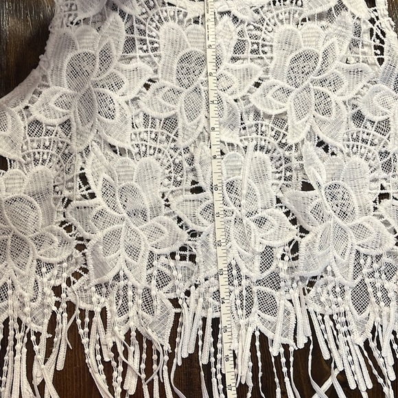 ❤️❤️SOLD❤️❤️ H&M Coachella White Crop Lace Top - Picture 7 of 7